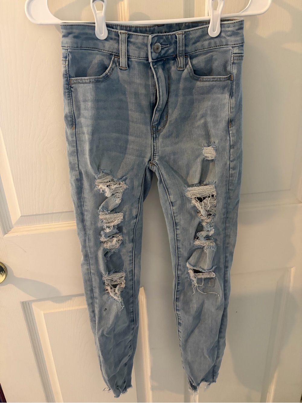 Light Wash Distressed Women’s Jeans size 0